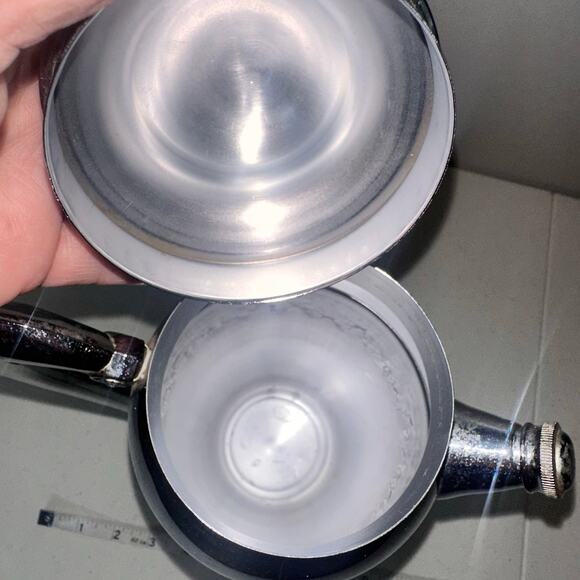 Vintage Chrome Plated Art Deco Grape Vine Design Martini Cocktail Shaker - Picture 3 of 8